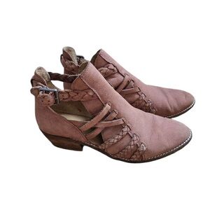 Lucky Brand Forbas Cut Out Bootie. Size 8 M